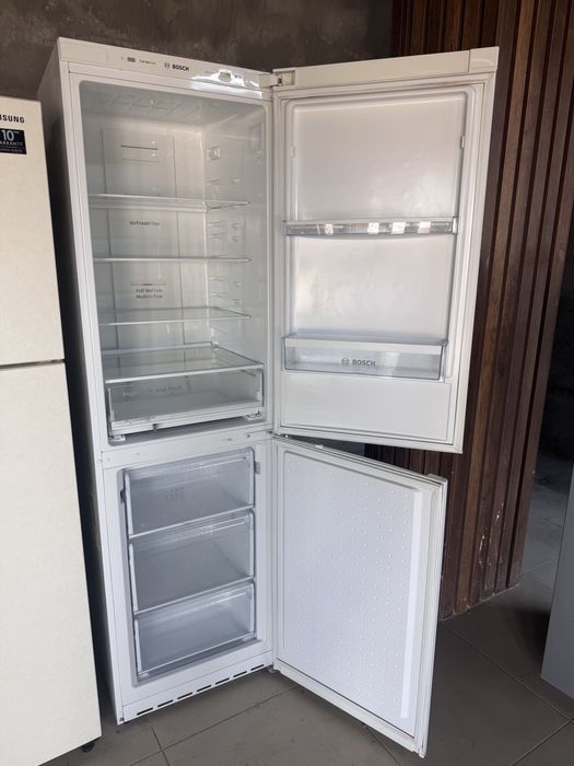 Продам Большой Холодильник БОШ
