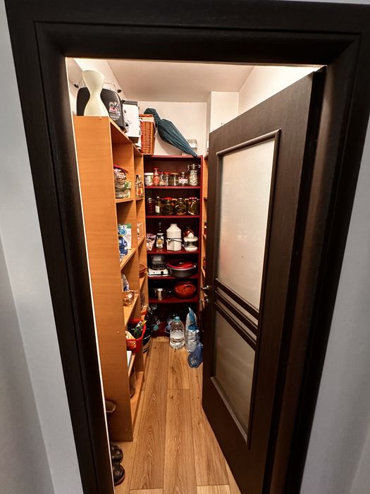 Persoana fizica vand apartament 3 camere  cu gradina !