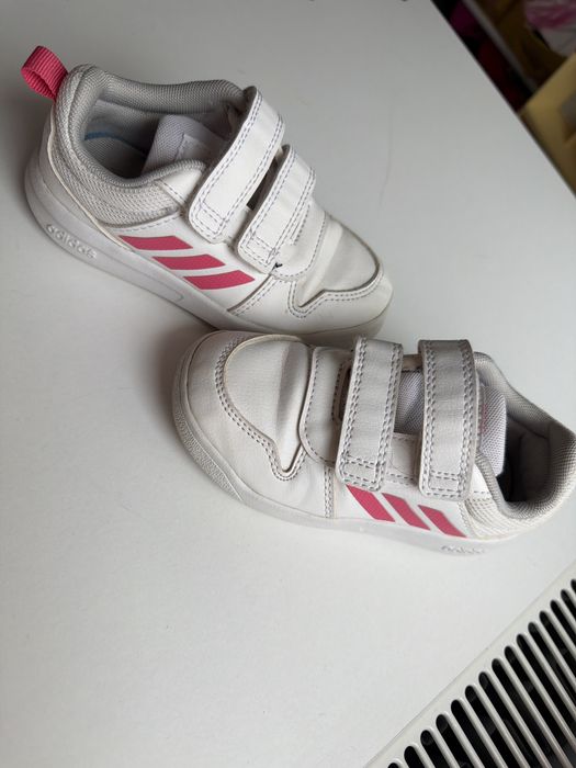 Adidasi fete marimea 24