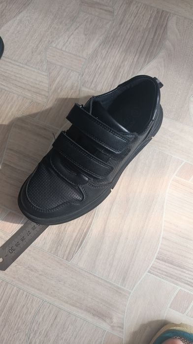 Продам школьную обувь на мальчика