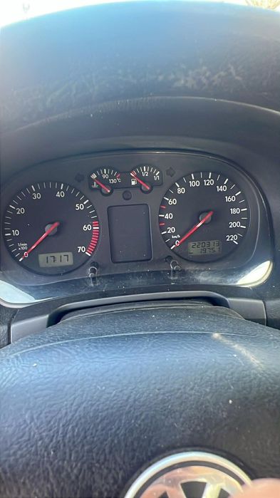 De vanzara golf 4   2004 1.4 bezina merge supere bn arata bine adusa acum câteva zilie din germani cum se vede  preața 1000 de euro