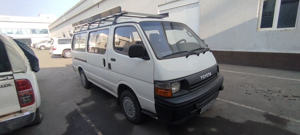 TOYOTA HIACE. 1993 йил.2 объем 2RZ бензин мотор. Карбюратор