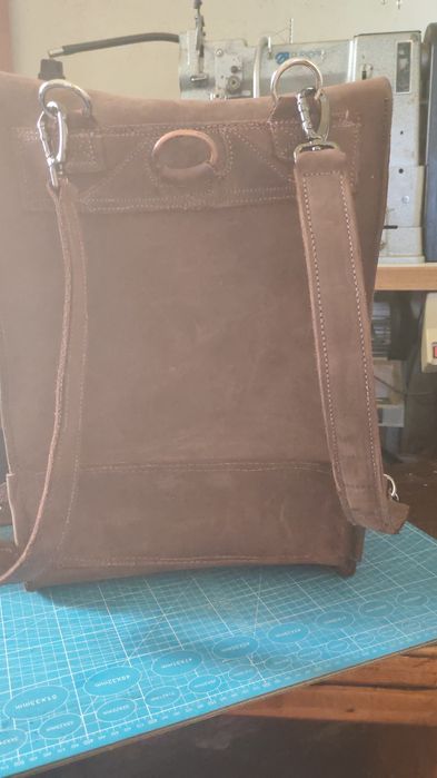 VÂND RUCSAC DIN PIELE de 3mm, cusut cu ață groasă de pielărie specială