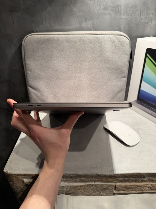 КАТО ЧИСТО НОВ Macbook Pro M1 13.3" + Magic Mouse + калъф