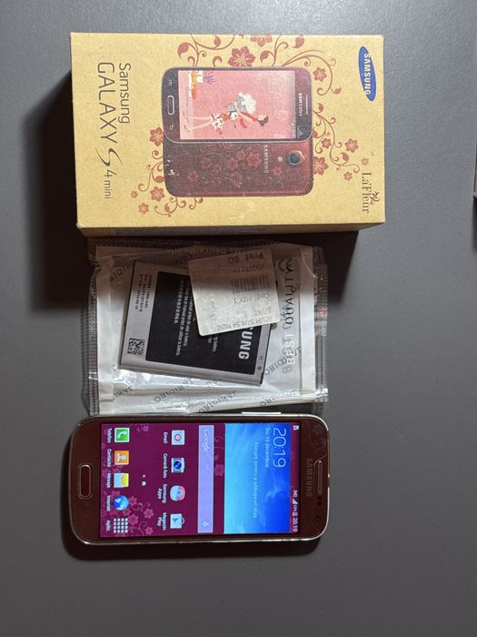 Samsung Galaxy S4 Mini La Fleur – editie rara – functional – stare buna