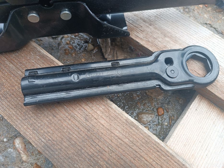 Оригинален крик Renault Trafic, Opel Vivaro