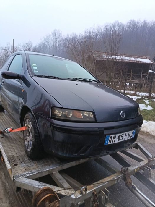 De vanzare FIAT PUNTO 1.9 DIZEL SERVO ELECTRIC mai multe detalii în privat județul Mehedinți 2000 lei negociabil