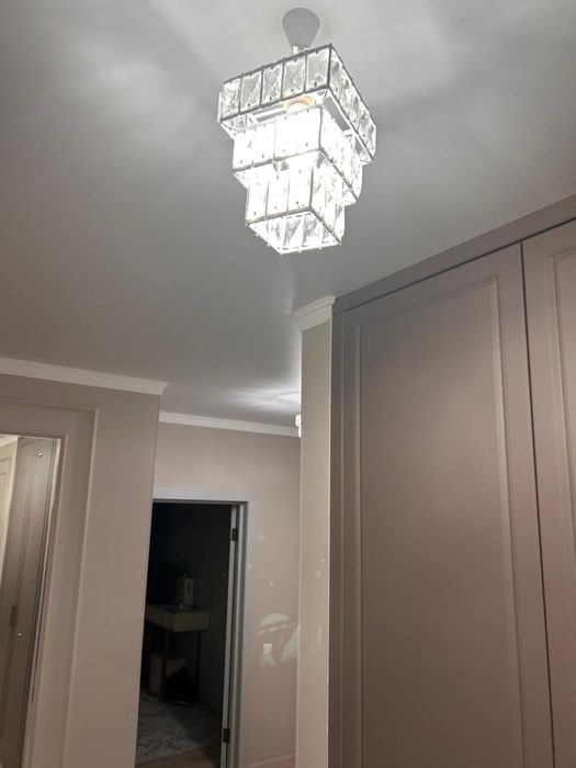 Продам люстры 4 штук