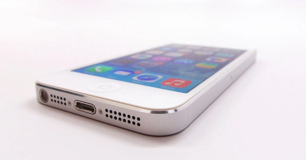 Vând IPhone se 5G