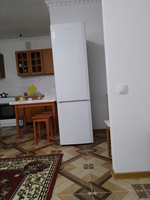 Продам двухкамерный холодильник beko