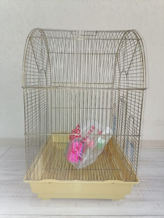 Продам клетки для птиц(попугаев)