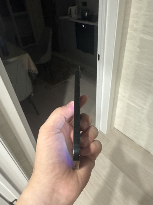 Продам iPhone 16 Е