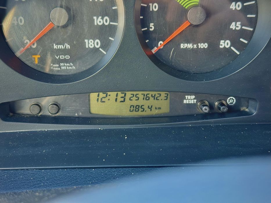 Iveco daily cu bena basculabila si macara