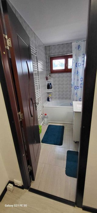 Vand apartament 2 camere+ Garaj