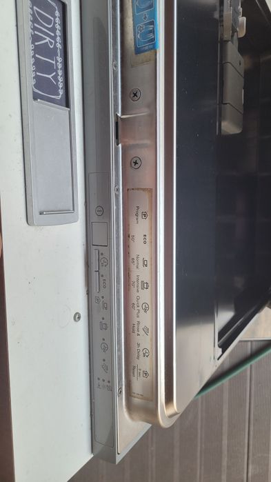 Vând mașină de spălat vase electrolux, 12 seturi, 60 cm lățime.
preferat să iau una nouă. E pentru cine se pricepe să o repare.