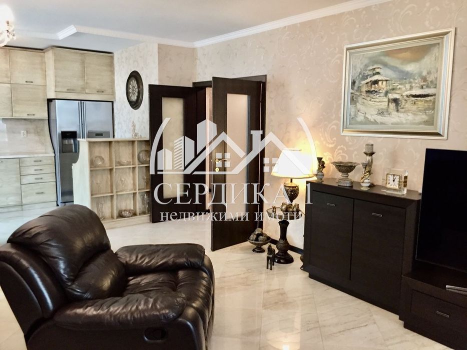 Продава се Четиристаен апартамент в София, Гоце Делчев - 214 кв.м за 3038 €/кв.м - Снимка #1