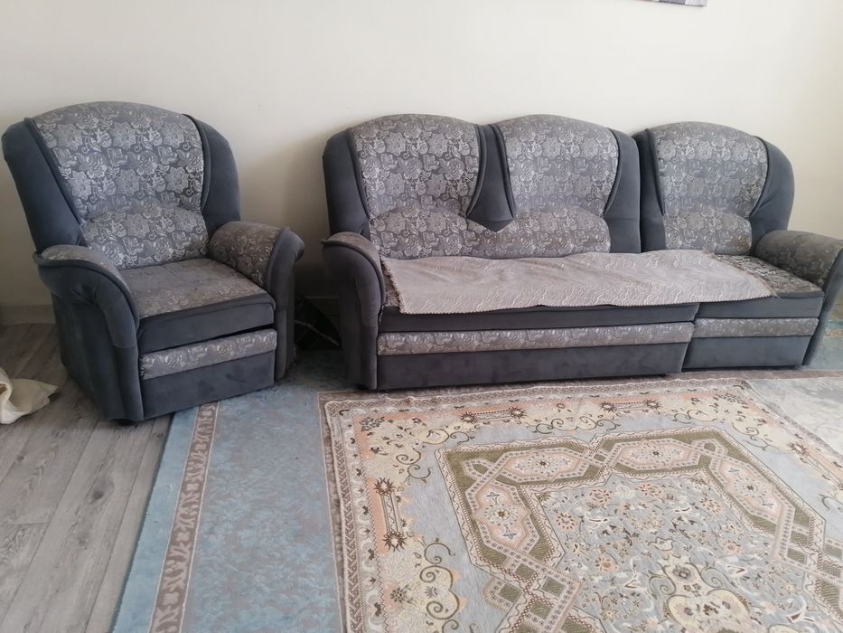 Диван сатылады бағасы 25000 теңге келісім бар.