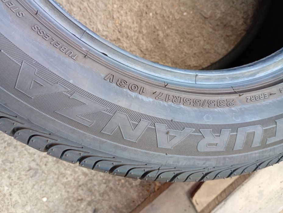 Топ състояние 2бр.235/55/17 Bridgestone dot1924