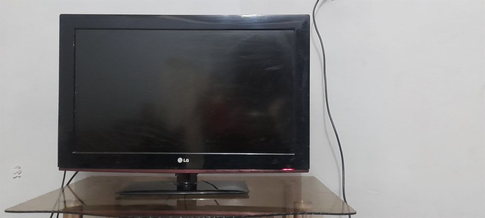 Телевизор вместе с подставкой