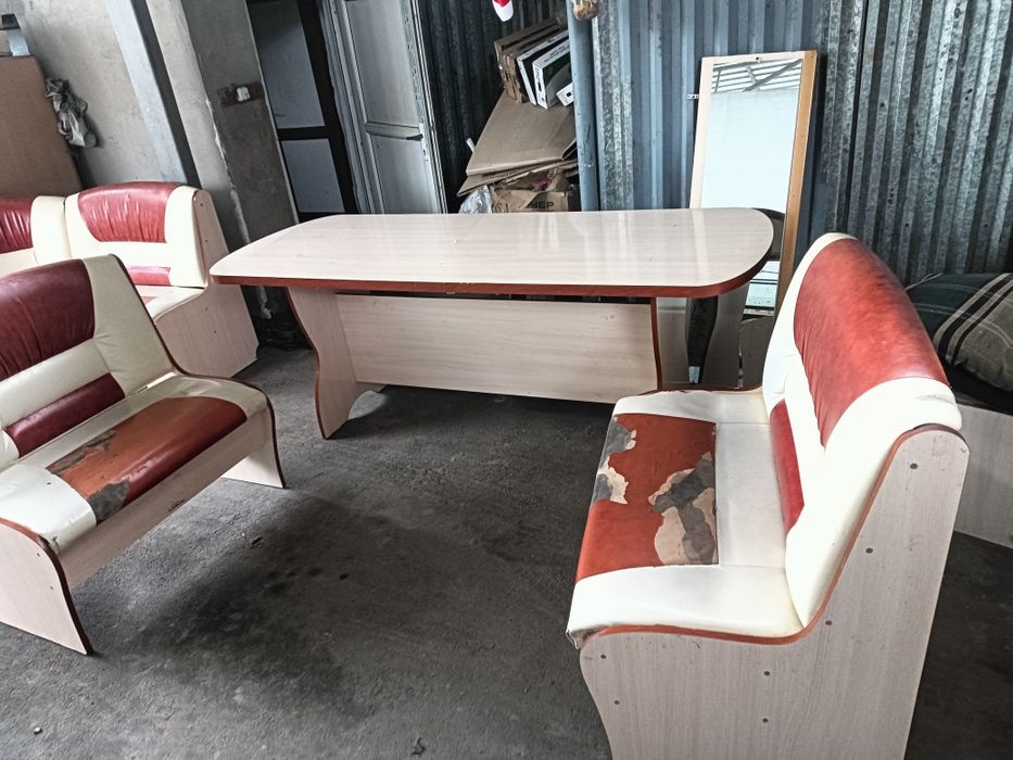 Продам стол с стулья угловой