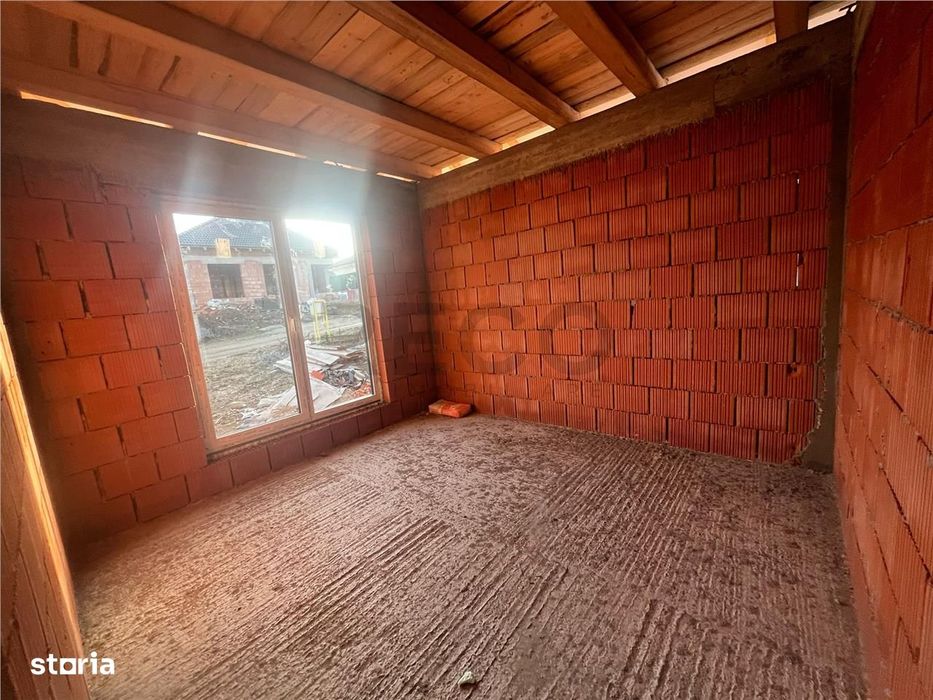 RECO Casa plan parter cu 3 dormitoare-la rosu- Paleu