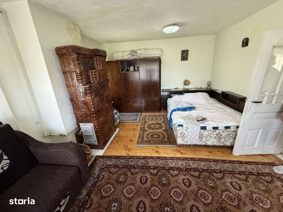 Casă parter+mansarda 100mp + beci, cu teren intravilan 1400 mp