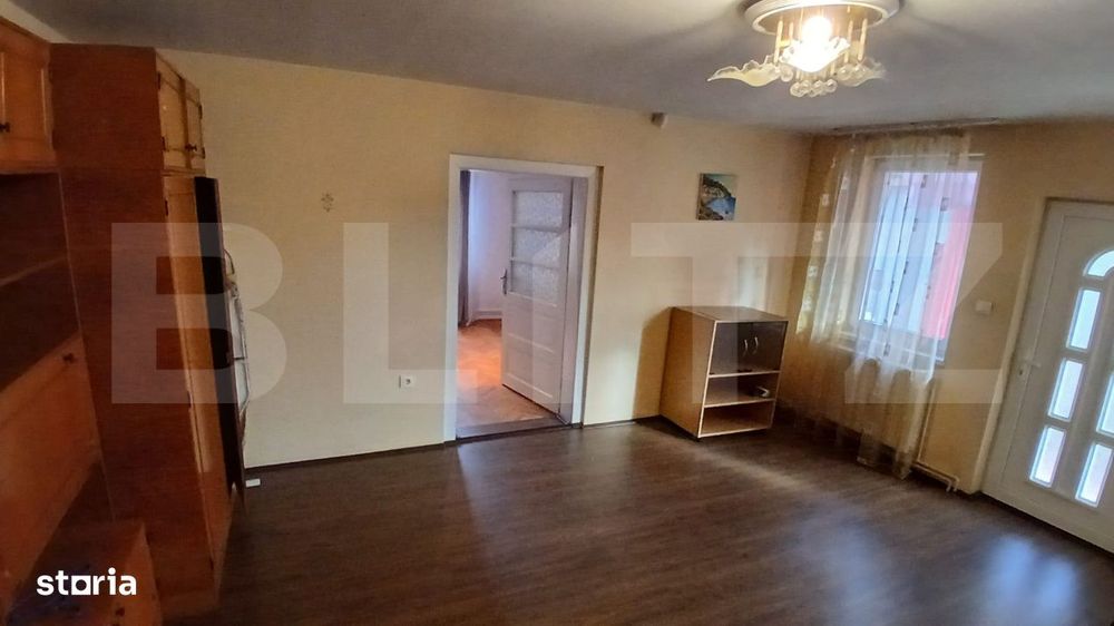 Casa de vanzare, 184 mp, zona Reghin