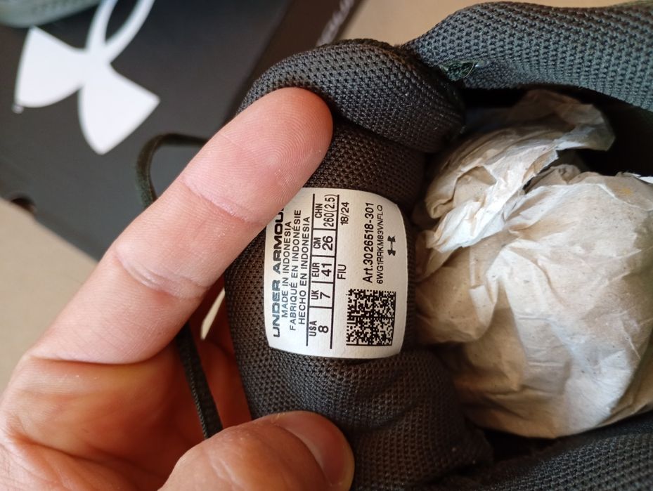 Чисто нови обувки under armour running shoes Charged Pursuit 3