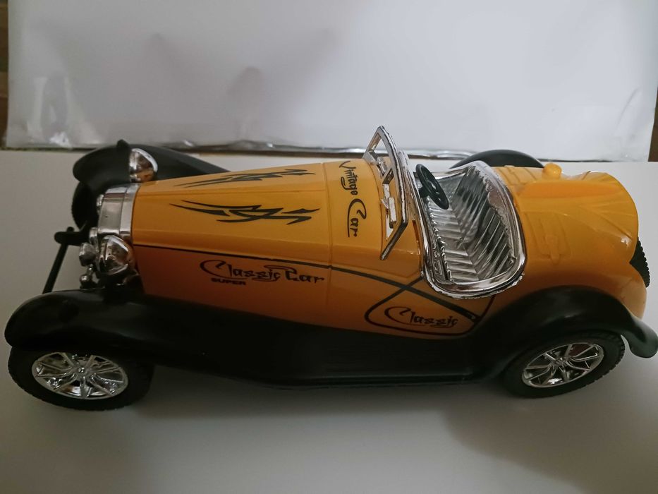 Două mașinuțe plastic