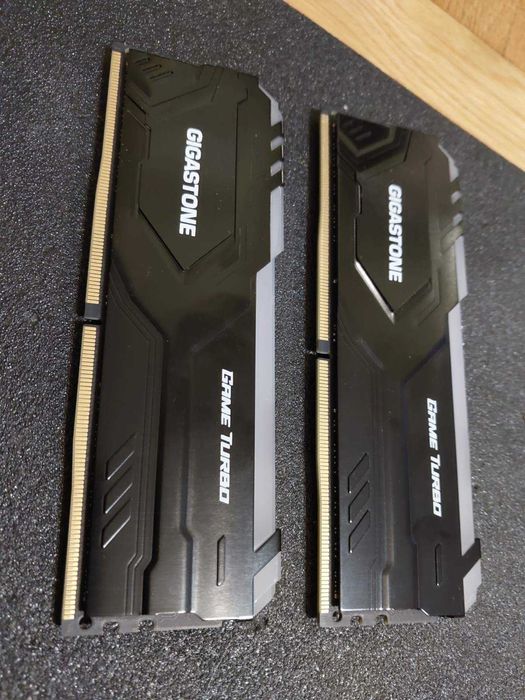 32GB 3200Mhz CL16 - Gigastone Game Turbo RGB