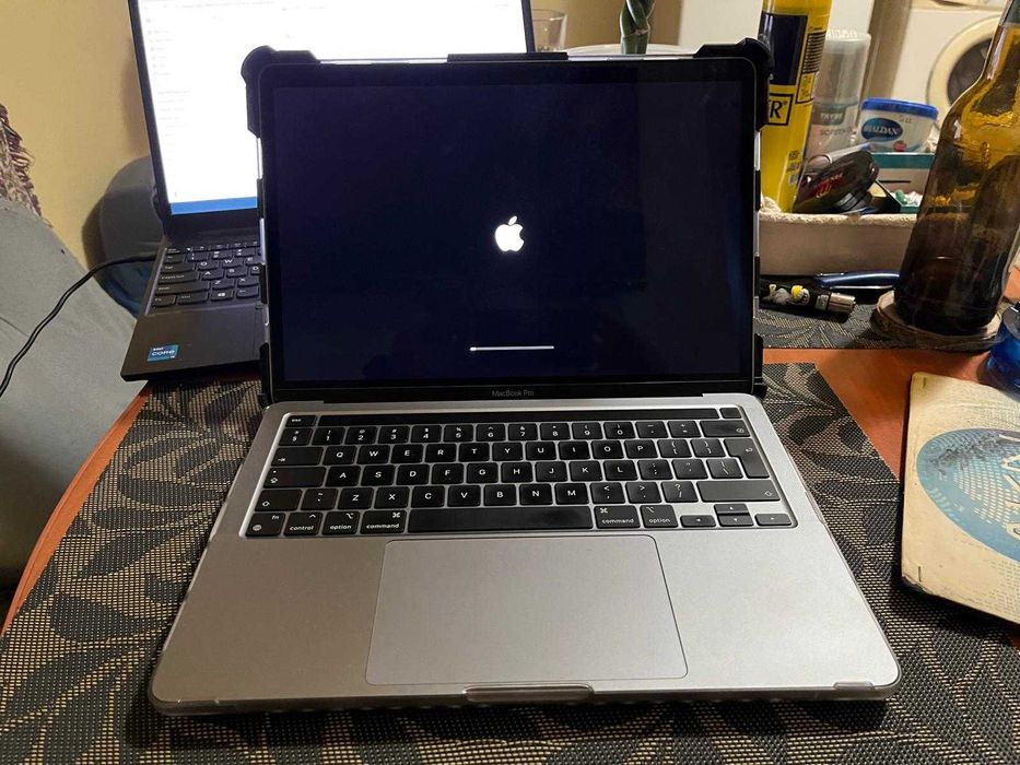 MacBook Pro 13 M1 CA NOU | 6 cicluri baterie | Accesorii PREMIUM