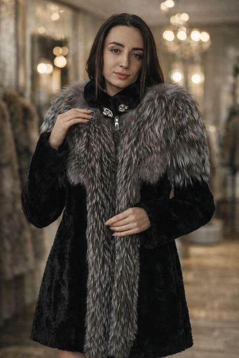 Стильный полушубок из цигейки