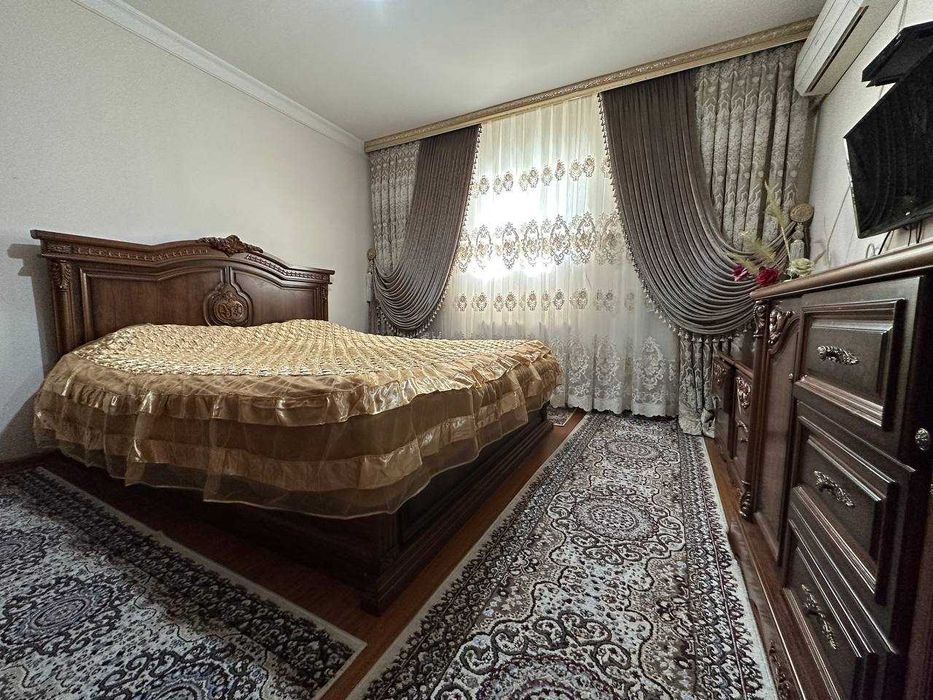 Уй (участка) сотилади. 2 каватли, 9 та хона, 6 сотих