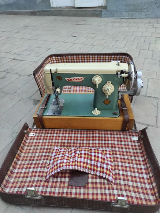 Швейная машинка Чайка.