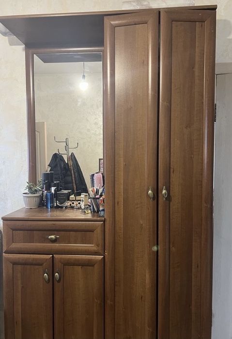 Шкаф для прихожей с зеркалом