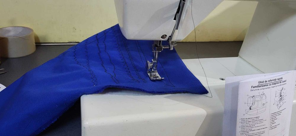 Masina de cusut Electrica Privileg cu piese metalice