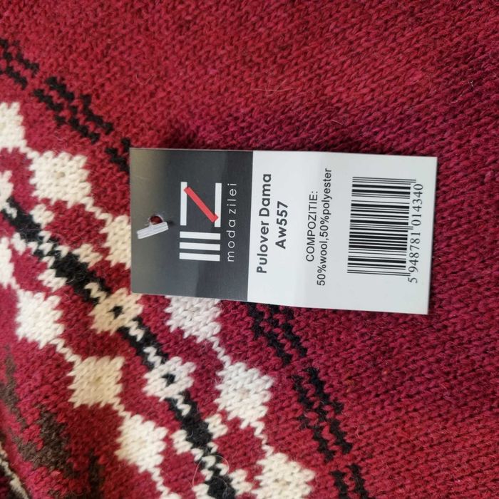 Pulover nou cu etichetă mărimea L 50% lână