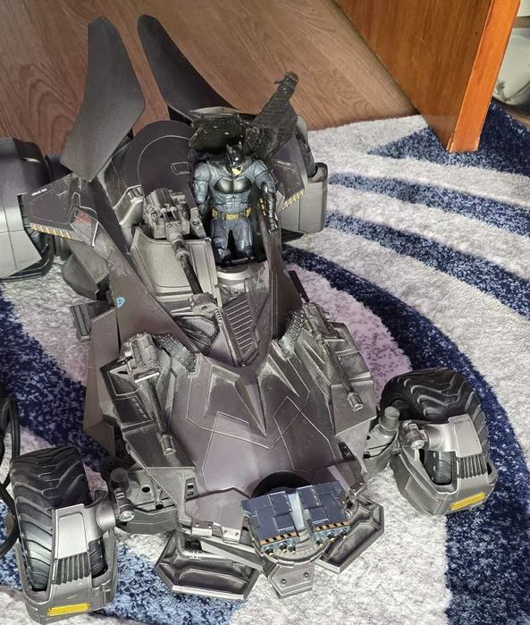 MATTEL Ultimate Justice League BATMOBILE 1/10