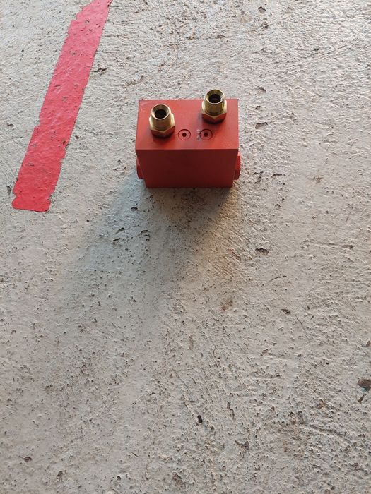 Distribuitor hidraulic plug reversibil