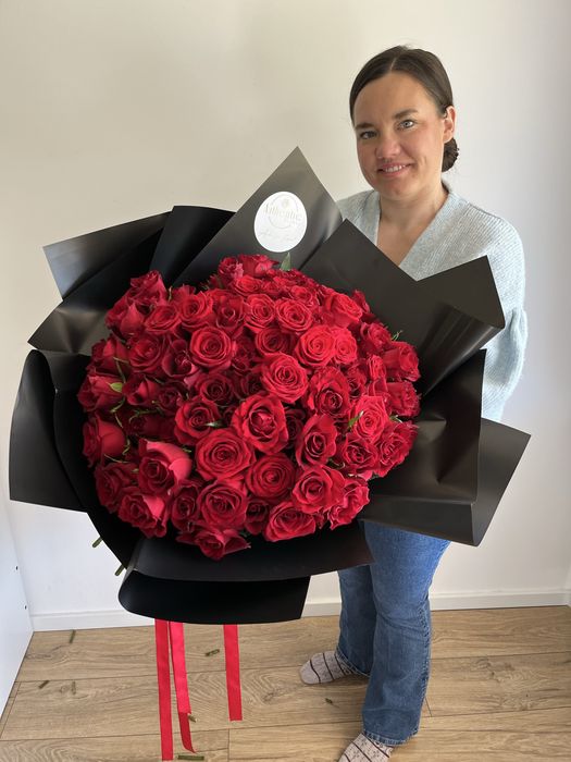 Buchet 101 trandafiri naturali -800 lei cu livrare la domiciliu