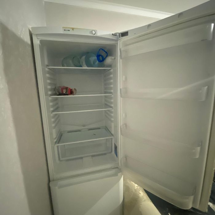 Холодильник indesit