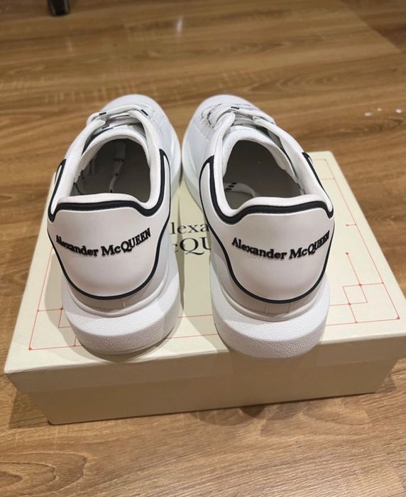 Alexander McQueen la DOAR 299 LEI