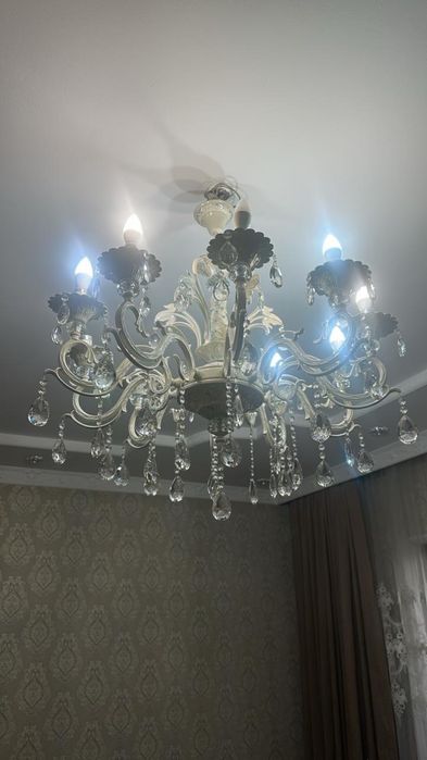 Продам люстру