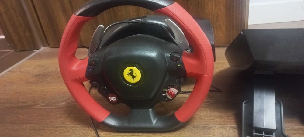 Vand volan si pedale trustmaster- pentru pasionatii de racing