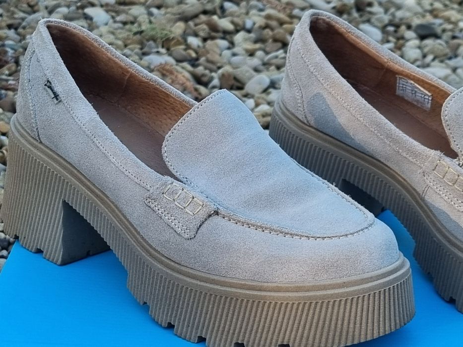 Дамски лоуфъри в бежов цвят, естествен велур