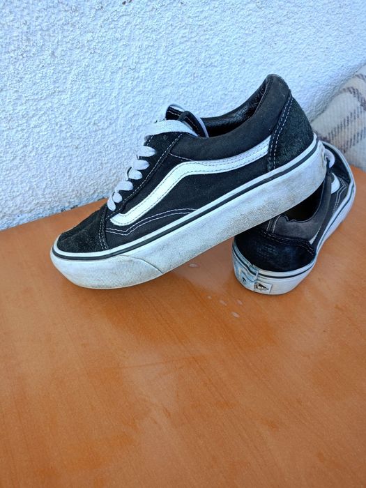 Vând pantofi sport  Vans,produs de calitate,mărimea 38