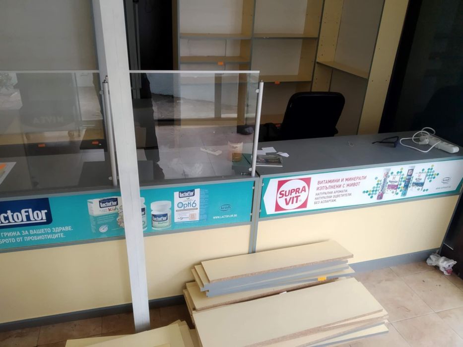 Оборудване, рафтове и шкафове за аптека/магазин
