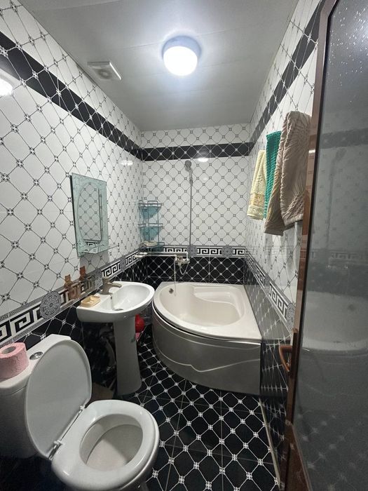 Квартира сотилади 3хонали центра жойлашган