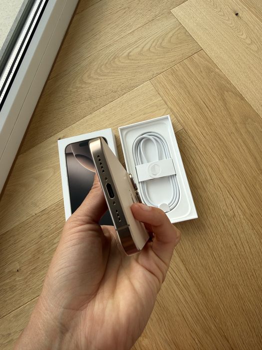 Iphone 16 Pro , 256 GB , Desert Titanium