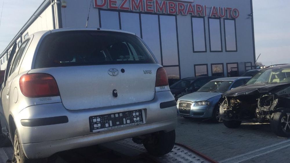 Dezmembram Toyota Yaris 1.0 benzina,an fabr 2005.